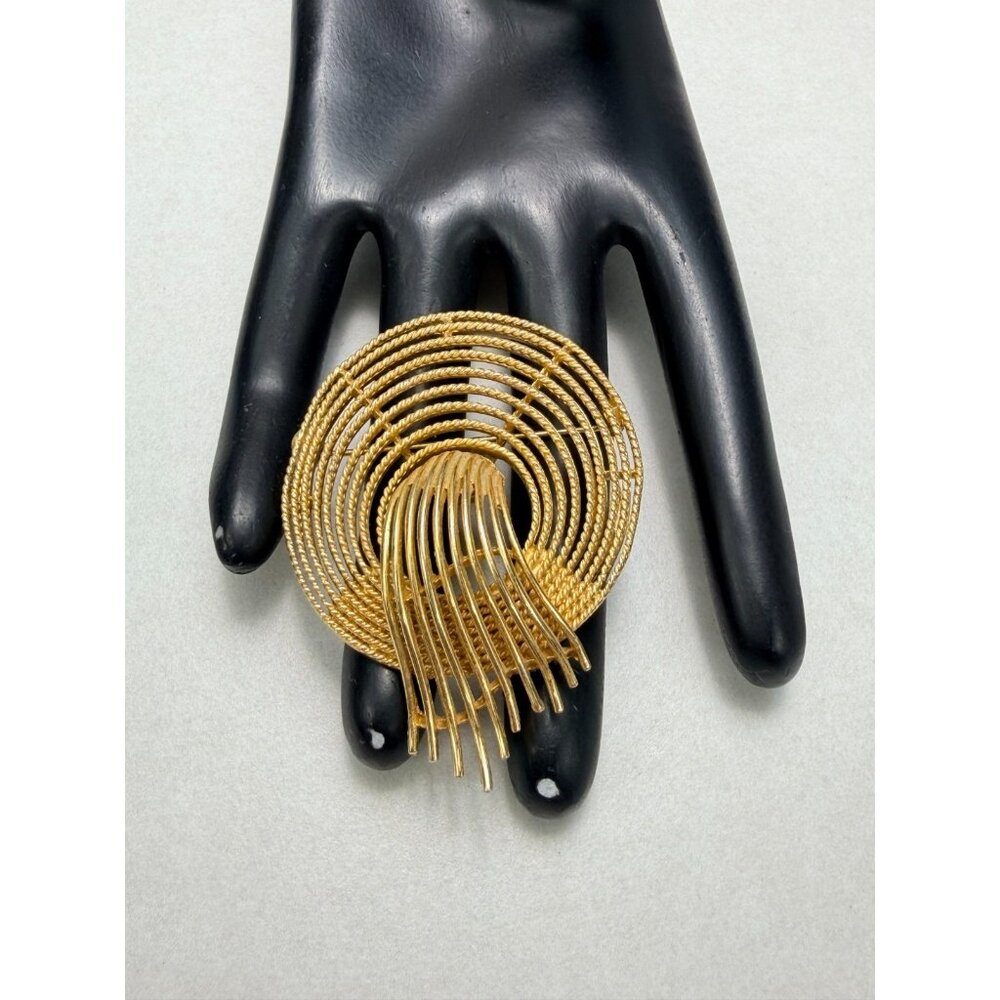 Lisner Fringed Rope Textured Gold Tone Brooch Pin Signed Vintage Swirl Geometric